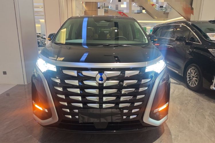 Used Denza D9 2024 DM-i 1050 Luxury Model Front