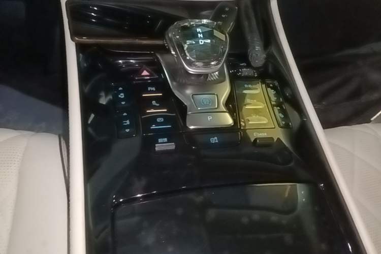Used Denza D9 2024 EV 620 Premium Model Gear Lever
