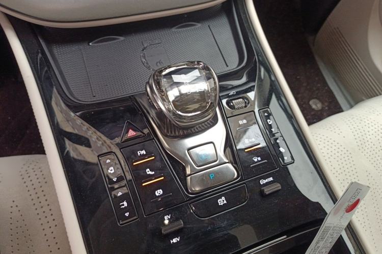 Used Denza D9 2024 DM-i 980 Four-Wheel Drive Prestige Model Gear Lever