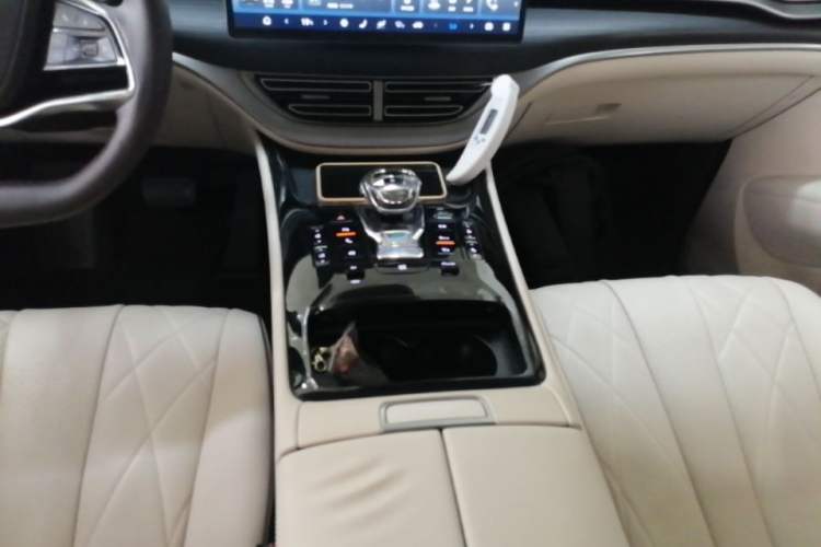 Used Denza D9 2024 DM-i 980 Four-Wheel Drive Prestige Model Gear Lever