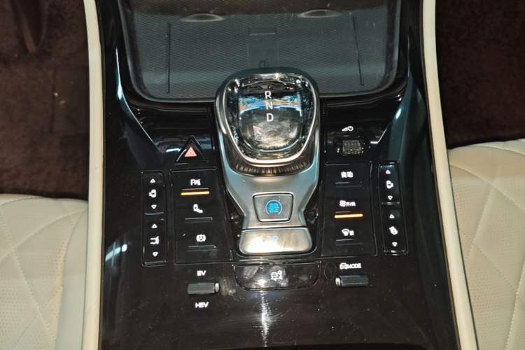 Used Denza D9 2024 DM-i 980 Four-Wheel Drive Prestige Model Gear Lever
