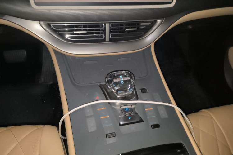 Used Denza D9 2024 DM-i 980 Four-Wheel Drive Prestige Model Gear Lever