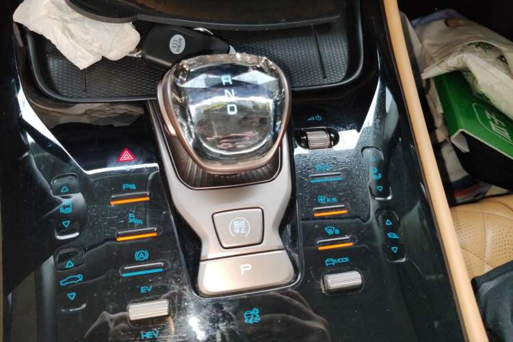 Used Denza D9 2024 DM-i 980 Four-Wheel Drive Prestige Model Gear Lever