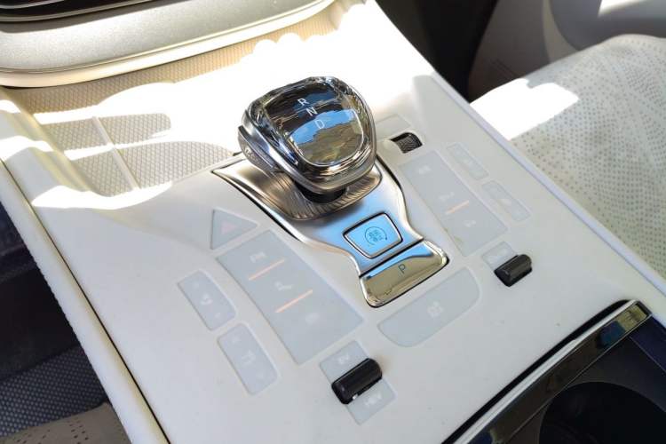 Used Denza D9 2024 DM-i 980 Four-Wheel Drive Prestige Model Gear Lever