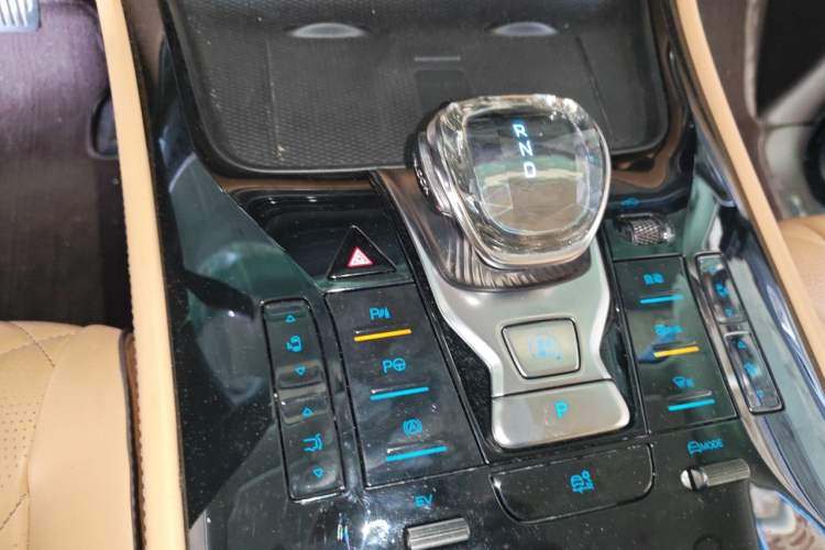 Used Denza D9 2024 DM-i 980 Four-Wheel Drive Flagship Model Gear Lever