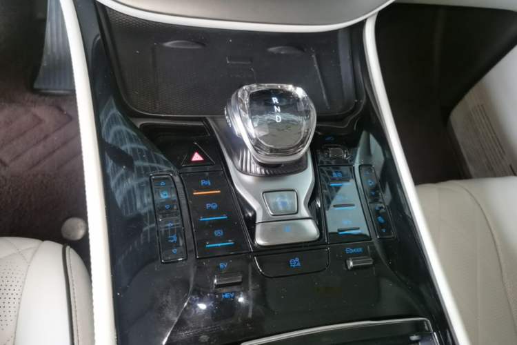 Used Denza D9 2024 DM-i 980 Four-Wheel Drive Flagship Model Gear Lever