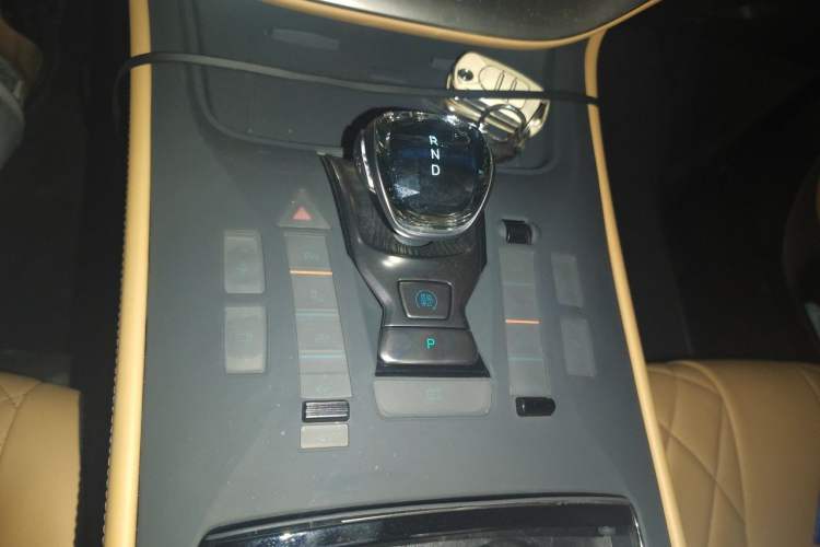 Used Denza D9 2024 DM-i 970 Luxury Model Gear Lever