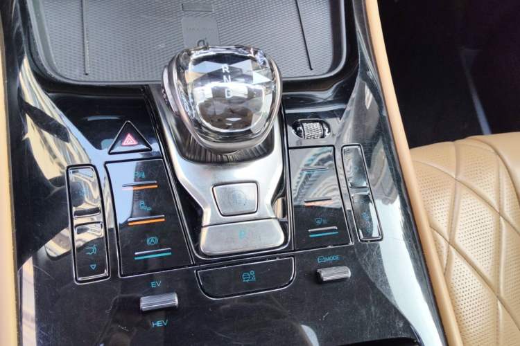 Used Denza D9 2024 DM-i 980 Four-Wheel Drive Prestige Model Gear Lever