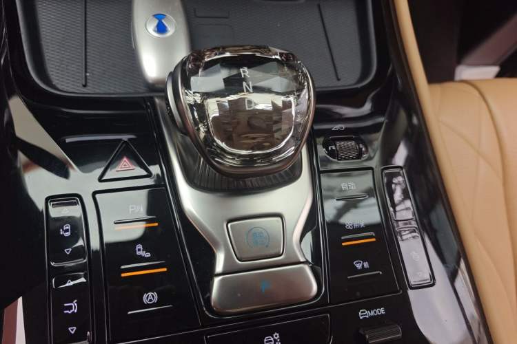 Used Denza D9 2024 DM-i 980 Four-Wheel Drive Prestige Model Gear Lever