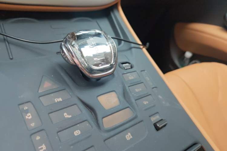 Used Denza D9 2024 DM-i 980 Four-Wheel Drive Prestige Model Gear Lever