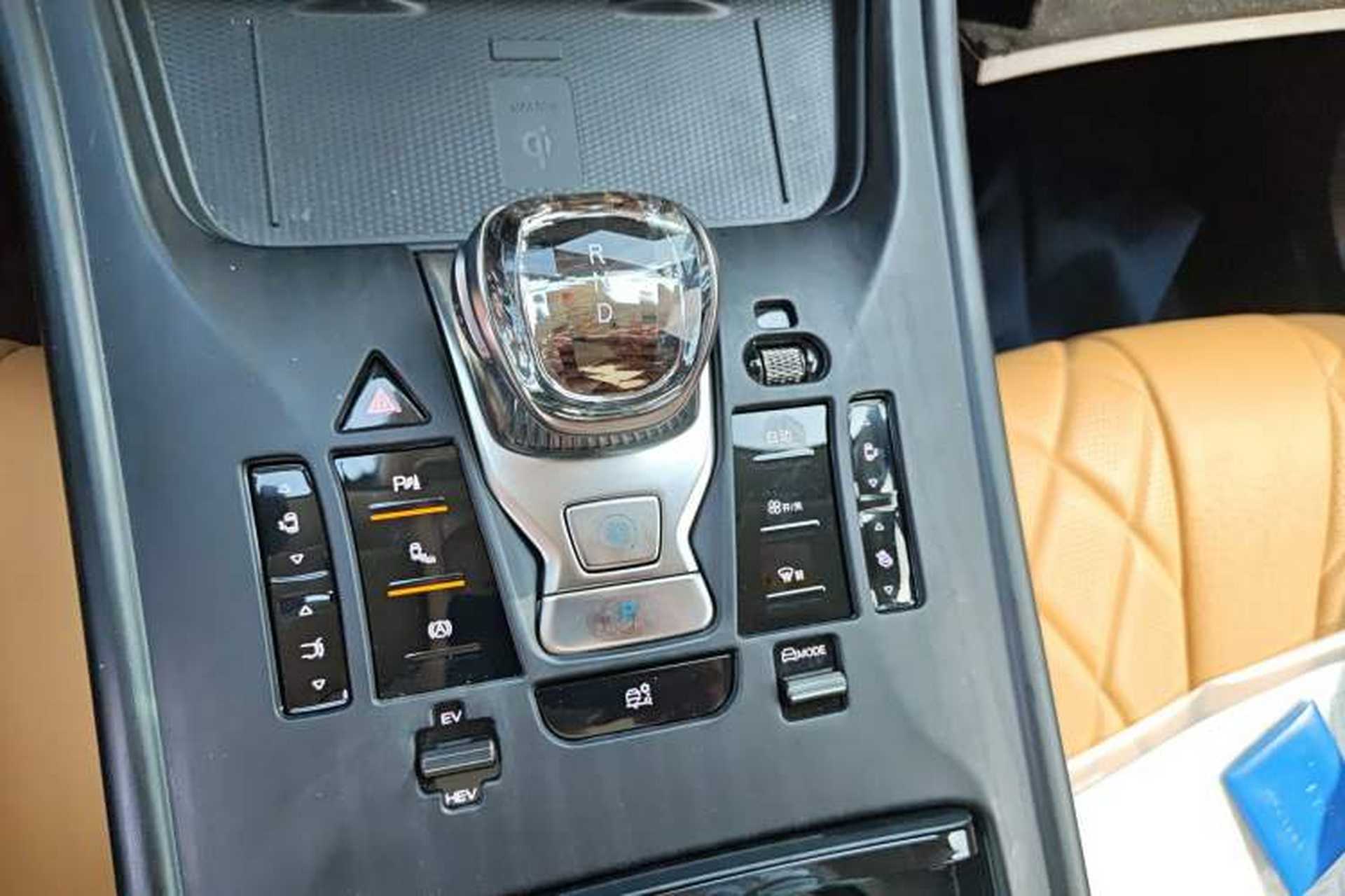 Used Denza D9 2024 DM-i 970 Luxury Model Gear Lever