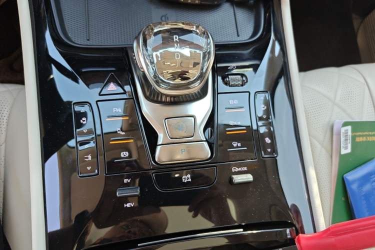 Used Denza D9 2024 DM-i 980 Four-Wheel Drive Prestige Model Gear Lever