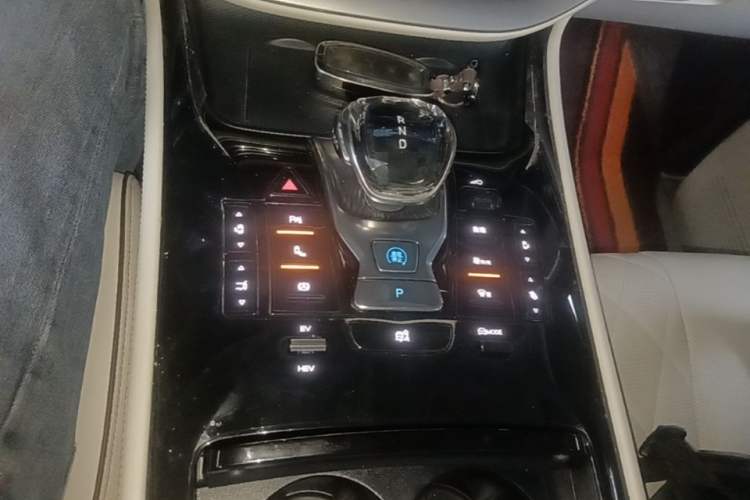 Used Denza D9 2024 DM-i 1050 Luxury Model Gear Lever