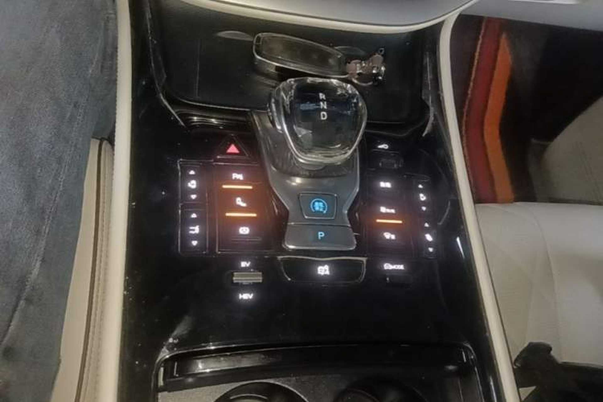 Used Denza D9 2024 DM-i 1050 Luxury Model Gear Lever
