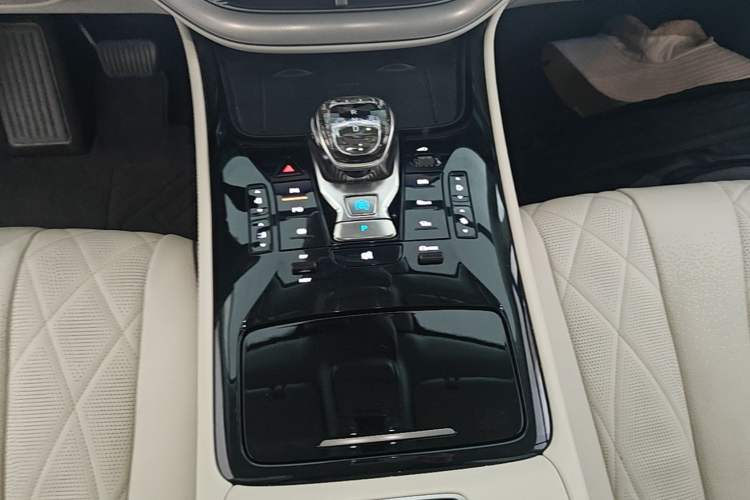 Used Denza D9 2024 DM-i 980 Four-Wheel Drive Flagship Model Gear Lever