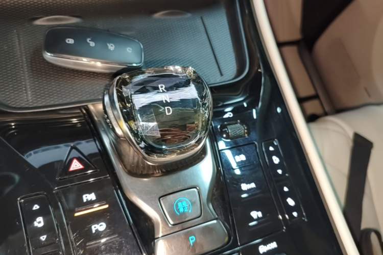Used Denza D9 2024 DM-i 980 Four-Wheel Drive Flagship Model Gear Lever