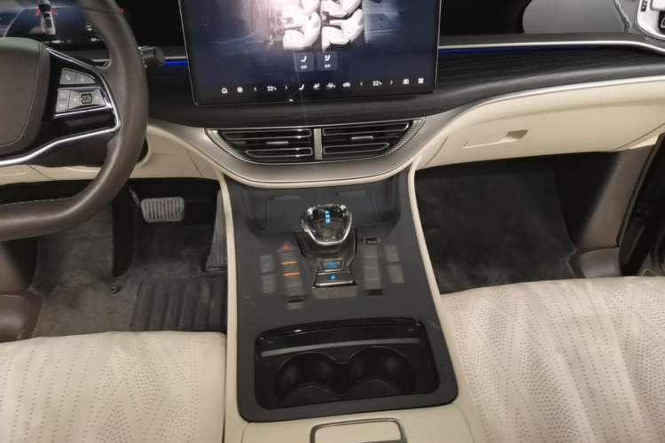 Used Denza D9 2024 DM-i 980 Four-Wheel Drive Prestige Model Gear Lever