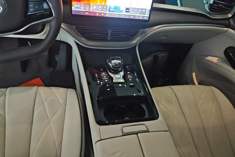 Used Denza D9 2024 DM-i 980 Four-Wheel Drive Prestige Model Gear Lever
