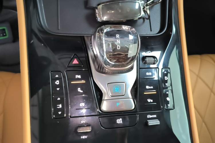 Used Denza D9 2024 DM-i 980 Four-Wheel Drive Prestige Model Gear Lever