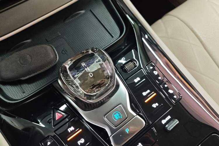 Used Denza D9 2024 DM-i 980 Four-Wheel Drive Flagship Model Gear Lever