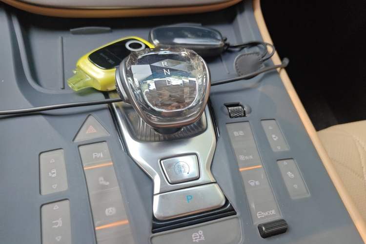 Used Denza D9 2024 DM-i 980 Four-Wheel Drive Prestige Model Gear Lever