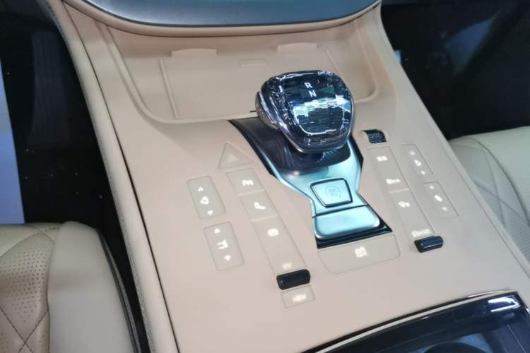 Used Denza D9 2024 DM-i 980 Four-Wheel Drive Prestige Model Gear Lever