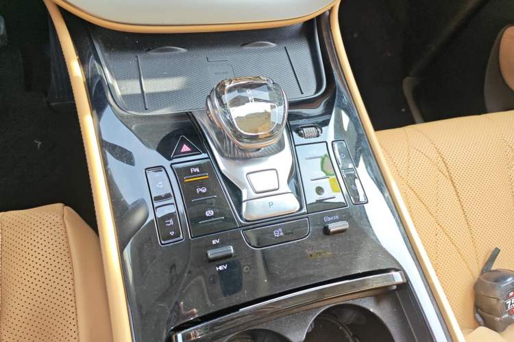 Used Denza D9 2024 DM-i 980 Four-Wheel Drive Flagship Model Gear Lever