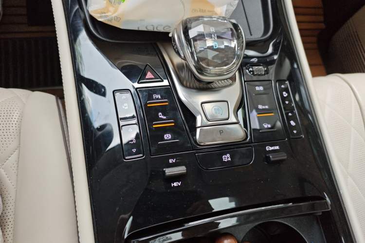 Used Denza D9 2024 DM-i 980 Four-Wheel Drive Prestige Model Gear Lever