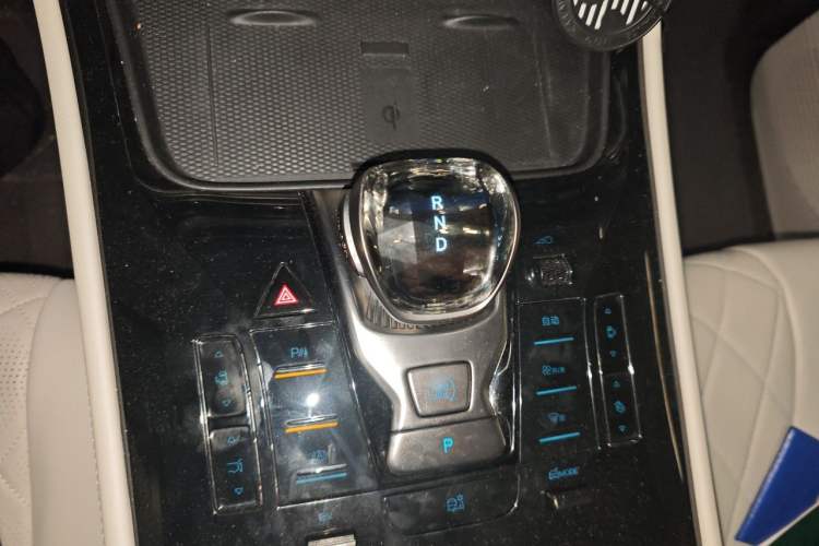 Used Denza D9 2024 DM-i 980 Four-Wheel Drive Prestige Model Gear Lever
