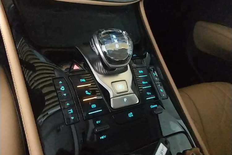 Used Denza D9 2024 DM-i 1050 Luxury Model Gear Lever