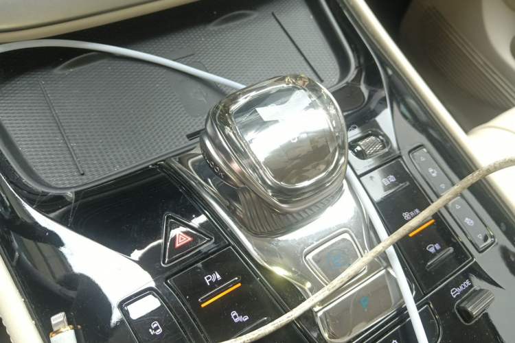 Used Denza D9 2024 DM-i 980 Four-Wheel Drive Prestige Model Gear Lever