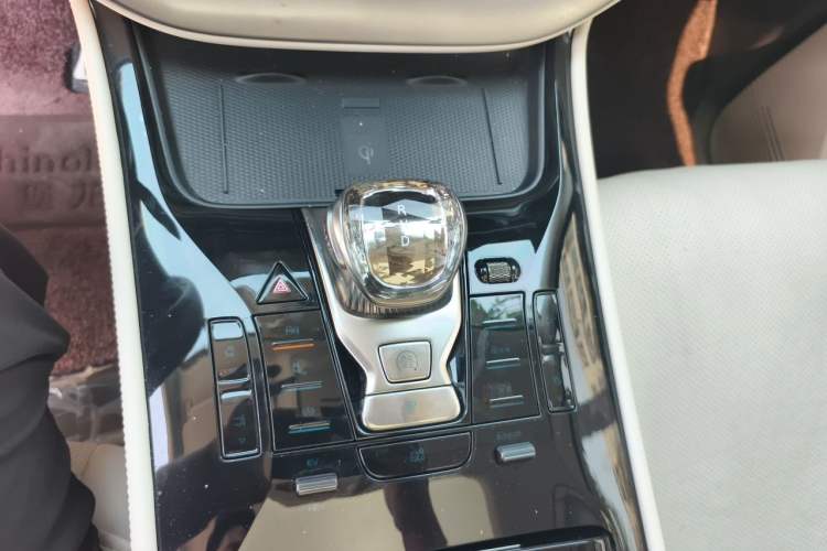 Used Denza D9 2024 DM-i 980 Four-Wheel Drive Prestige Model Gear Lever