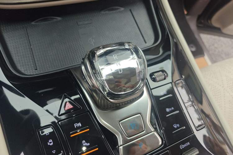 Used Denza D9 2024 DM-i 1050 Luxury Model Gear Lever