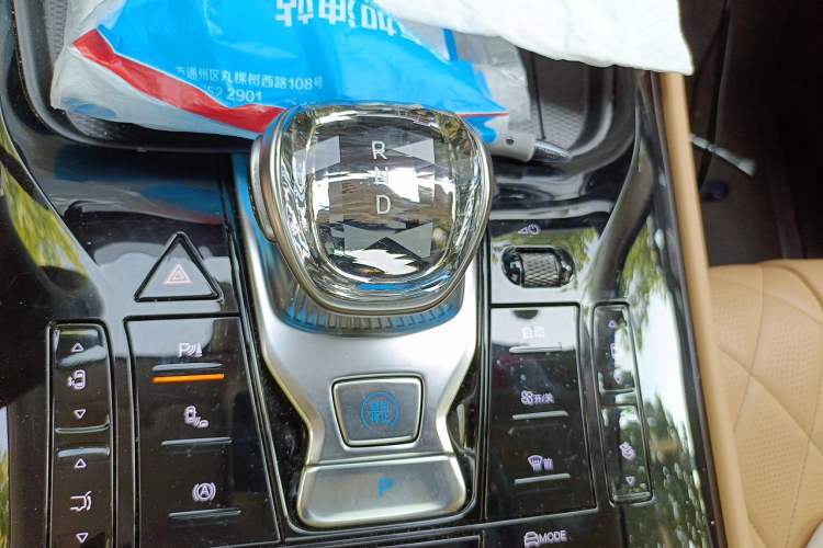 Used Denza D9 2024 DM-i 1050 Luxury Model Gear Lever