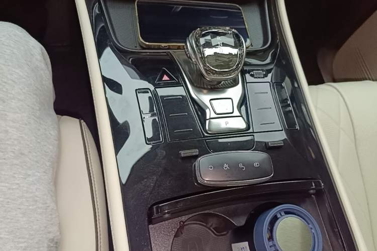 Used Denza D9 2024 DM-i 980 Four-Wheel Drive Prestige Model Gear Lever
