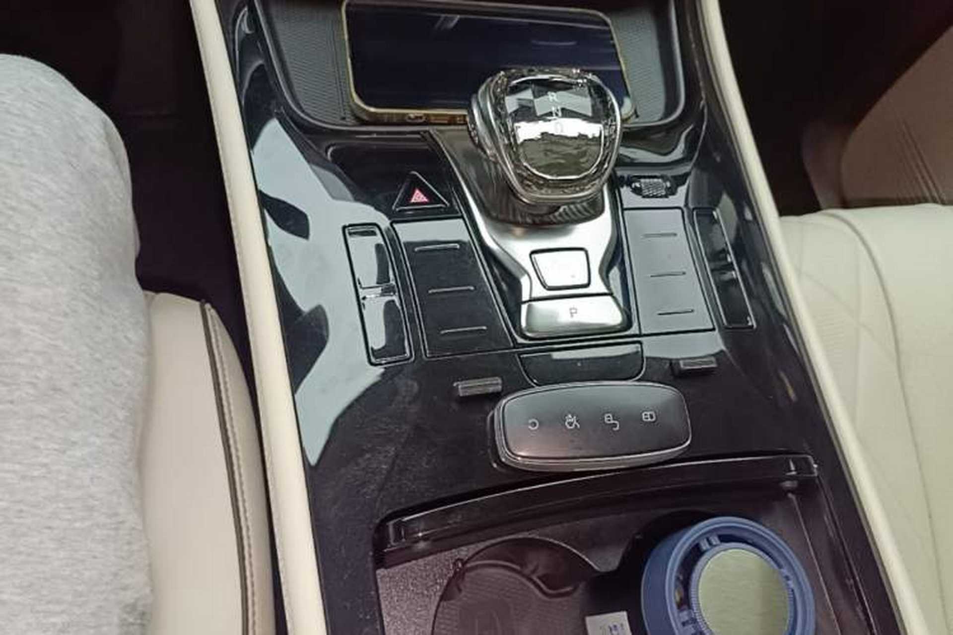 Used Denza D9 2024 DM-i 980 Four-Wheel Drive Prestige Model Gear Lever
