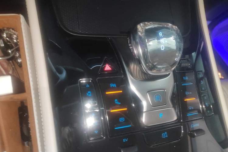 Used Denza D9 2024 DM-i 980 Four-Wheel Drive Prestige Model Gear Lever