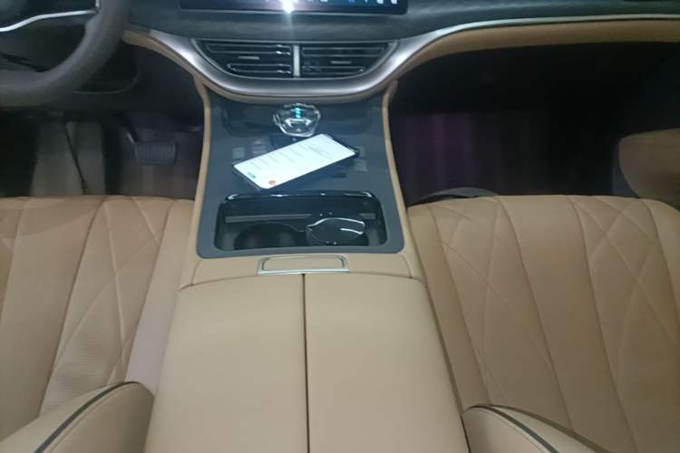 Used Denza D9 2024 DM-i 1050 Luxury Model Gear Lever