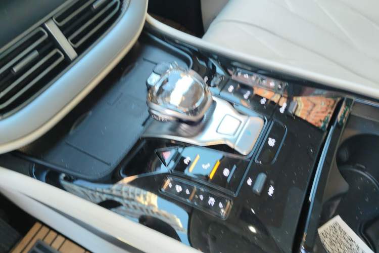 Used Denza D9 2024 DM-i 980 Four-Wheel Drive Prestige Model Gear Lever