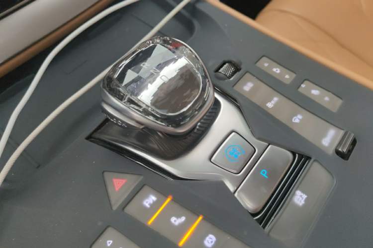 Used Denza D9 2024 DM-i 980 Four-Wheel Drive Prestige Model Gear Lever