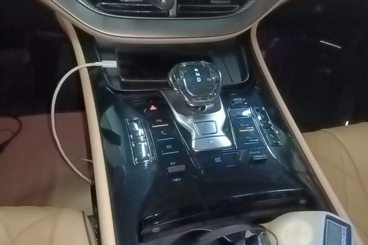 Used Denza D9 2024 DM-i 980 Four-Wheel Drive Prestige Model Gear Lever