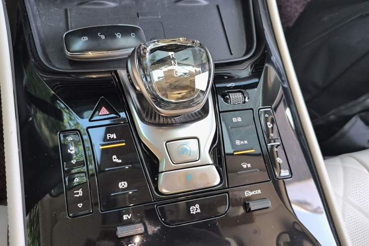 Used Denza D9 2024 DM-i 980 Four-Wheel Drive Prestige Model Gear Lever