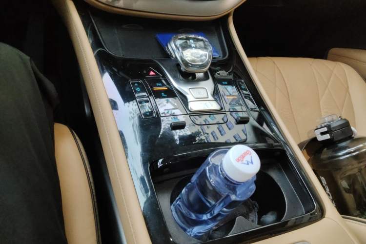 Used Denza D9 2024 EV 620 Premium Model Gear Lever