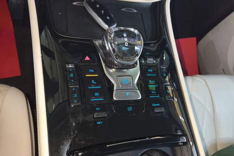 Used Denza D9 2024 DM-i 980 Four-Wheel Drive Prestige Model Gear Lever