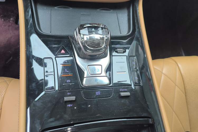 Used Denza D9 2024 DM-i 980 Four-Wheel Drive Prestige Model Gear Lever