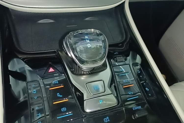 Used Denza D9 2024 DM-i 980 Four-Wheel Drive Prestige Model Gear Lever