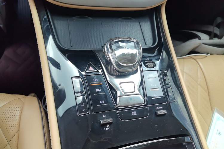Used Denza D9 2024 DM-i 980 Four-Wheel Drive Flagship Model Gear Lever