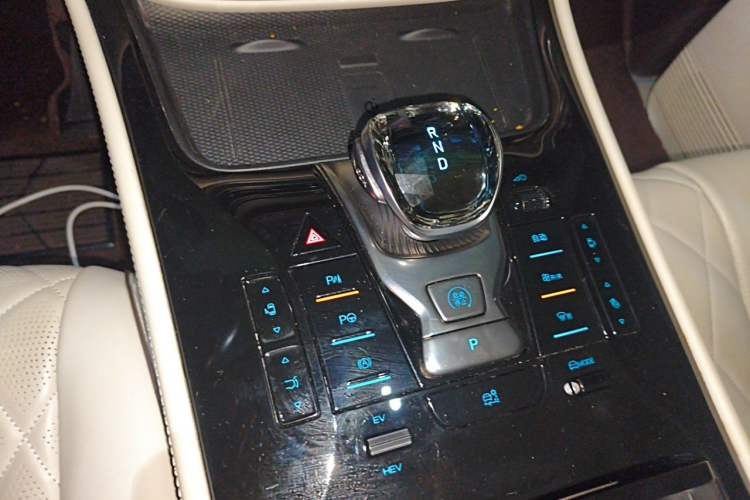 Used Denza D9 2024 DM-i 980 Four-Wheel Drive Flagship Model Gear Lever