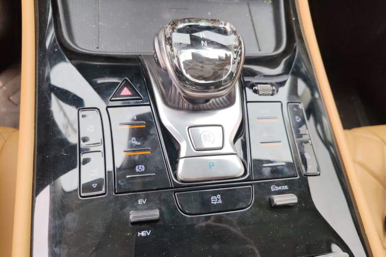 Used Denza D9 2024 DM-i 970 Luxury Model Gear Lever