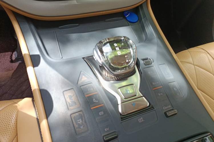 Used Denza D9 2024 DM-i 980 Four-Wheel Drive Prestige Model Gear Lever